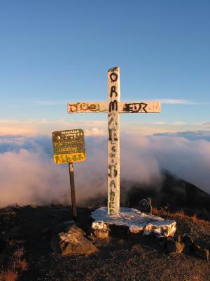 Das Gipfelkreuz bei Tag
